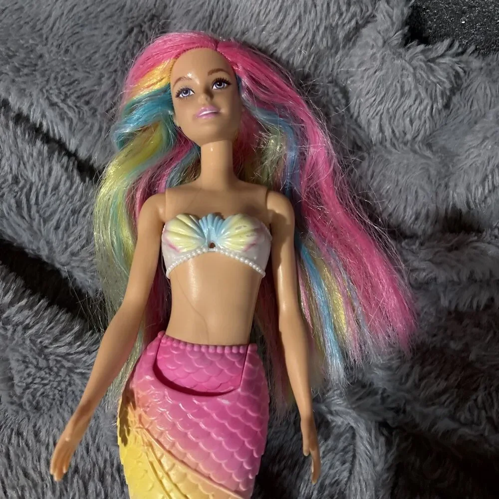 Mattel 2013 Barbie Dreamtopia Rainbow Magic Color Changing Hair Mermaid Doll